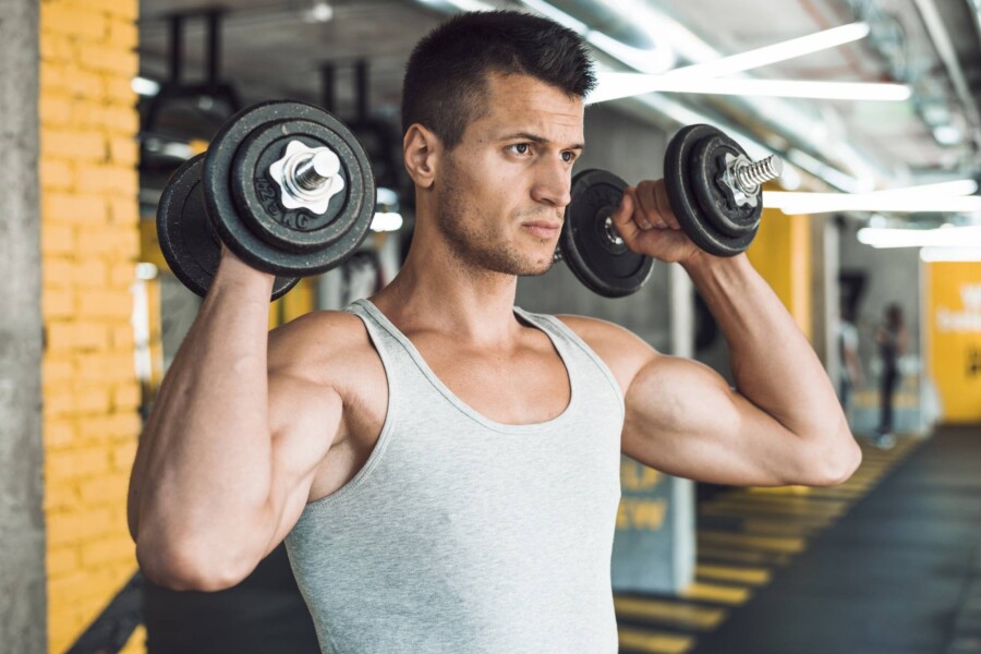 Jak podnosić hantle na biceps aby uniknąć kontuzji?